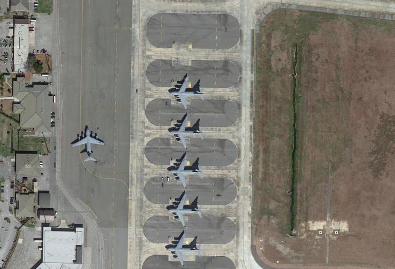 Illustration for article titled Satellite pictures of airports reveal their extreme complexity